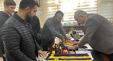 Başkan Uzun’a Ziyaret ve Taraftar Forması Sürprizi