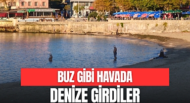 BUZ GİBİ HAVADA DENİZE GİRDİLER
