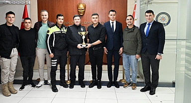 Emniyet Müdürü Şampiyon takımı ağırladı