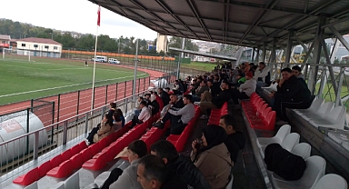 FUTBOLSEVERLER TRİBÜNLERİ DOLDURDU