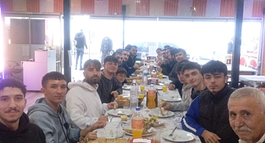 Galibiyeti yemekte kutladılar