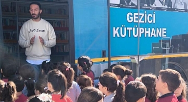 Gezici Kütüphane Minik Okurlarla Buluştu
