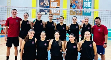 KADIN VOLEYBOL TAKIMI 2'DE 2 YAPTI