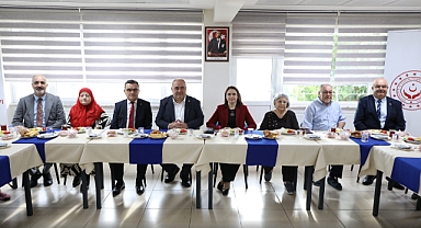 Vali Arslan’dan Dünya Yaşlılar Günü’nde Anlamlı Ziyaret