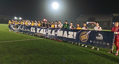 Amatör maçta futbolcular “Kadına El Kalkamaz” pankartı açtı
