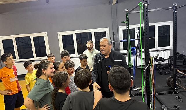 Başkan Uzun'dan güreşçilere moral ziyareti