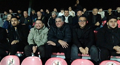 DENİZ KIRAL AMATÖR MAÇLARI TAKİP EDİYOR