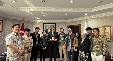 Endonezyalı Öğrencilerden Yalçınkaya’ya Teşekkür Ziyareti