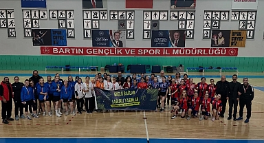 Genç kızlar hentbol müsabakaları tamamlandı