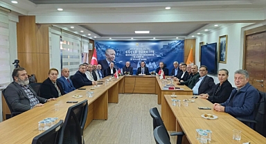 İŞ DÜNYASINDAN AK PARTİ ZİYARETİ
