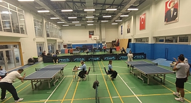 Masa tenisi turnuvası nefes kesti
