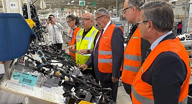 MHP HEYETİ FABRİKAYI GEZDİ