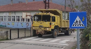 Okul Önlerine Yeni Tabela