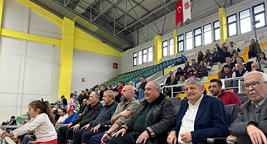 Protokol Voleybol maçına ilgi gösterdi