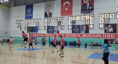 Voleybol Grup maçlarında heyecan sürüyor