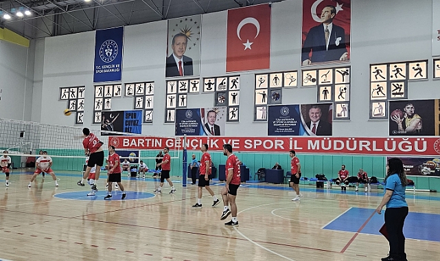 Voleybol Grup maçlarında heyecan sürüyor