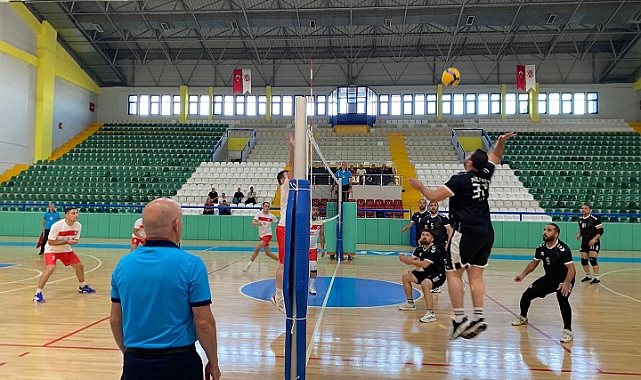 Voleybol müsabakaları çekişmeli geçiyor