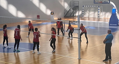 Voleybol müsabakaları tüm heyecanıyla sürüyor