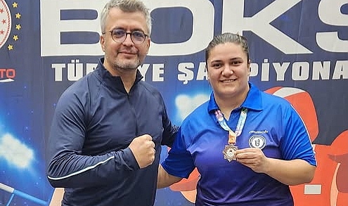 YADİGAR KARAGÖZ TÜRKİYE İKİNCİSİ OLDU