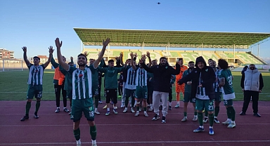 Çarşambaspor zirve yarışını bırakmıyor