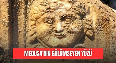 MEDUSA'NIN GÜLÜMSEYEN YÜZÜ