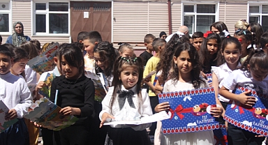 Belediyeden Çocuklara Karne Hediyesi