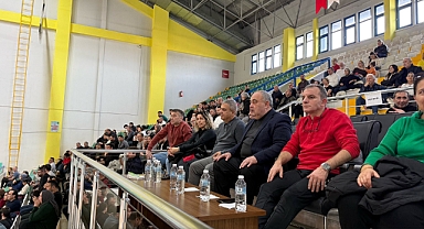 MİLLERTVEKİLİ VOLEYBOL TAKIMINI YALNIZ BIRAKMIYOR