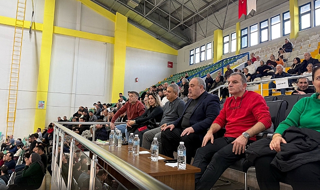 MİLLERTVEKİLİ VOLEYBOL TAKIMINI YALNIZ BIRAKMIYOR