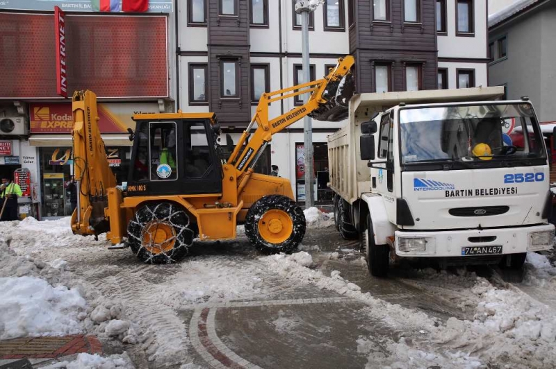 2 bin 340 kamyon dolusu kar kaldırıldı