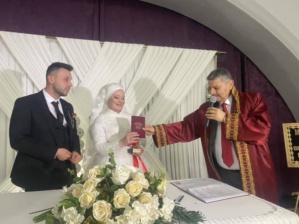 Akın, mutluluklar diledi