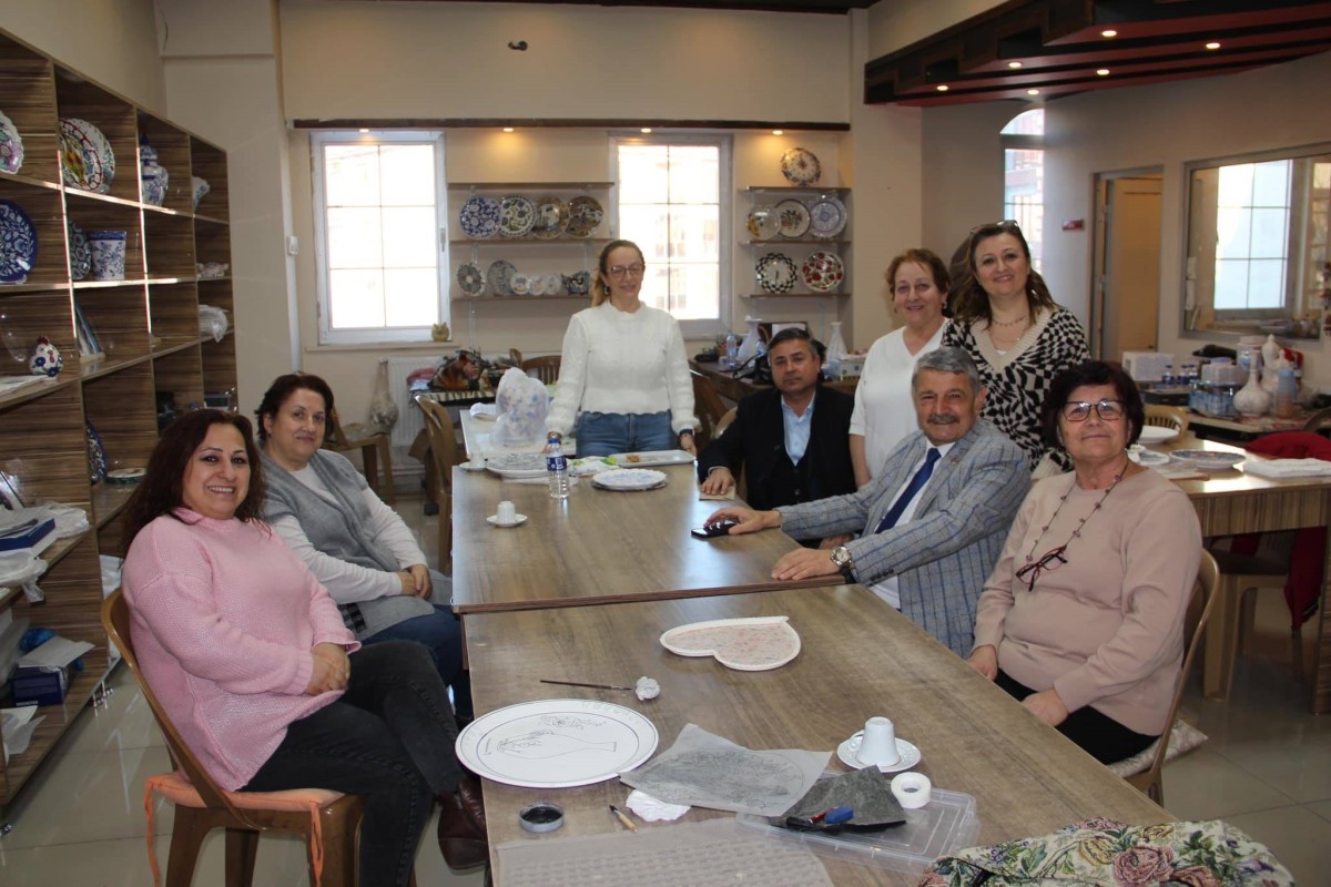 Başkan, çini kursunu ziyaret etti