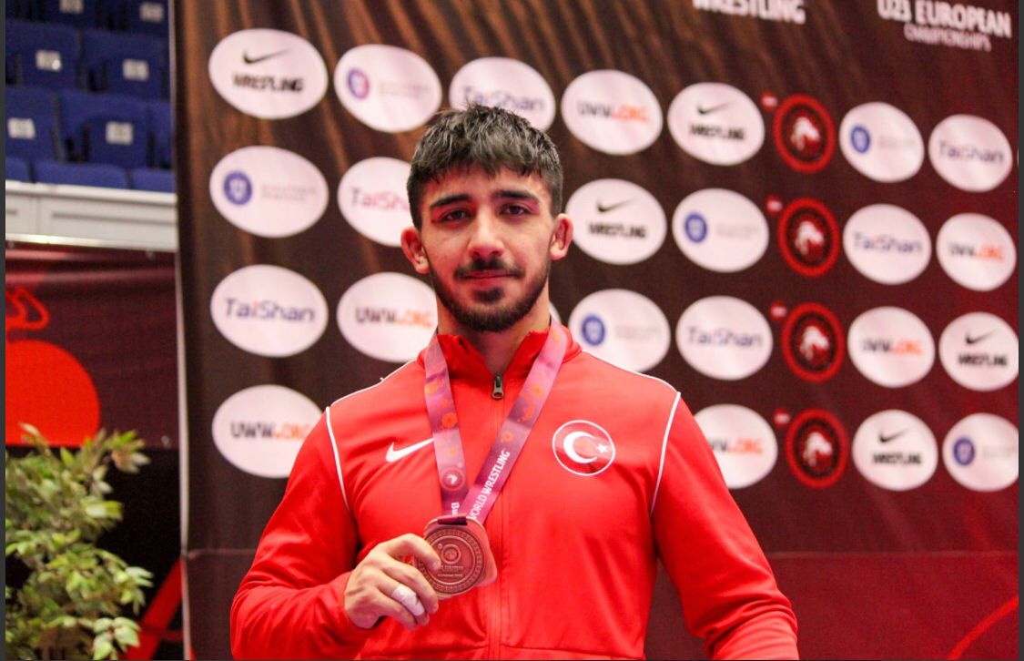 BARÜ’lü milli sporcu Emre Kural bronz madalya kazandı
