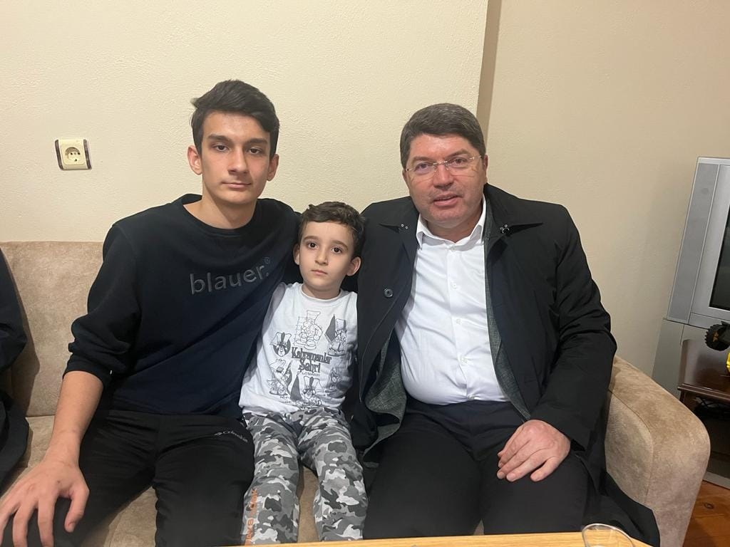 Tunç, faciadan yaralı kurtulan madenciyi ziyaret etti