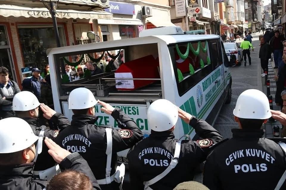Emekli polis memuresi toprağa verildi