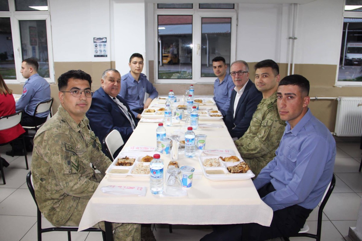 Fırıncıoğlu,Garnizon Komutanlığı’nın iftar programına katıldı