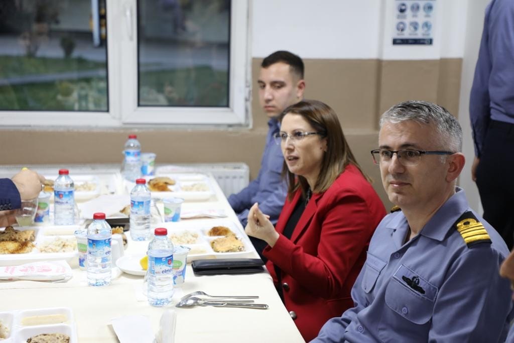 Vali Arslan, erbaş ve erlerle bir araya geldi
