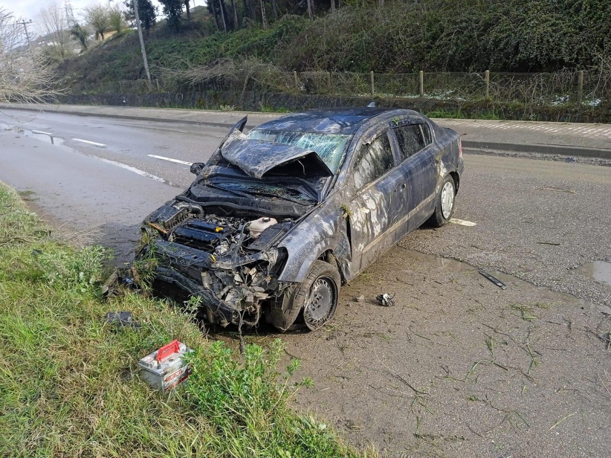 Araç takla attı: İnkumu yolunda trafik kazası