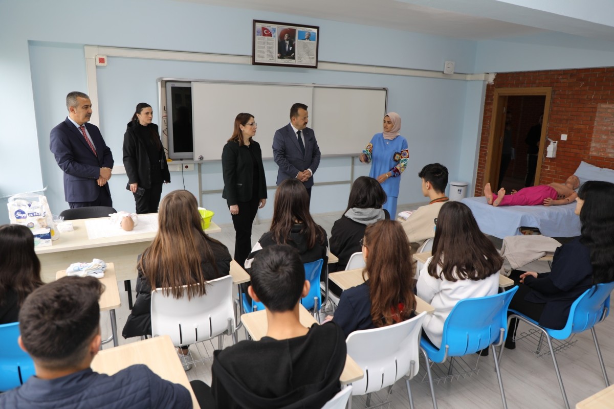 Vali Arslan, öğrencilere başarılar diledi