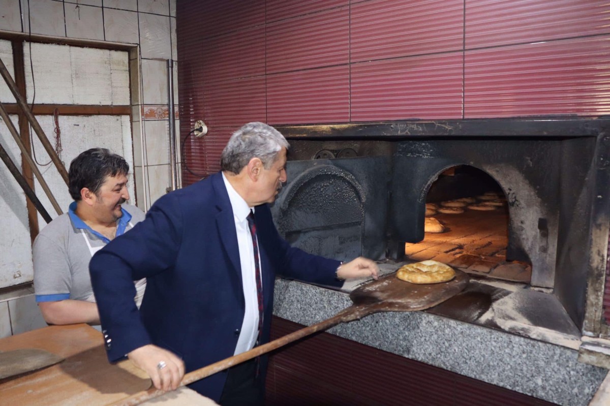 Fırıncı küreği görmeye görsün...