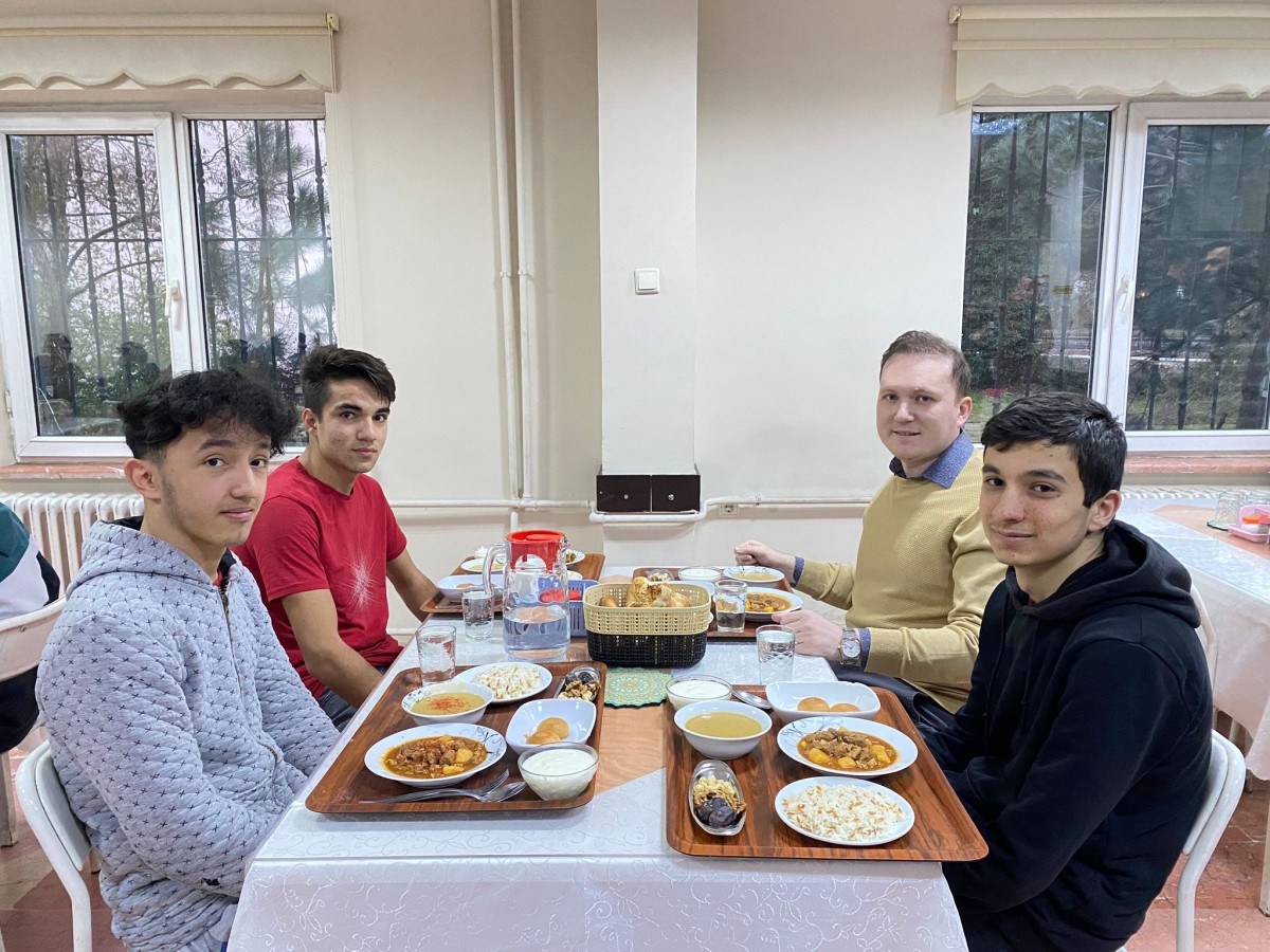 Kaymakam Kılıç öğrencilerle oruç açtı