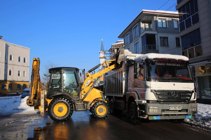 3 bin 178 kamyon dolusu kar kaldırıldı