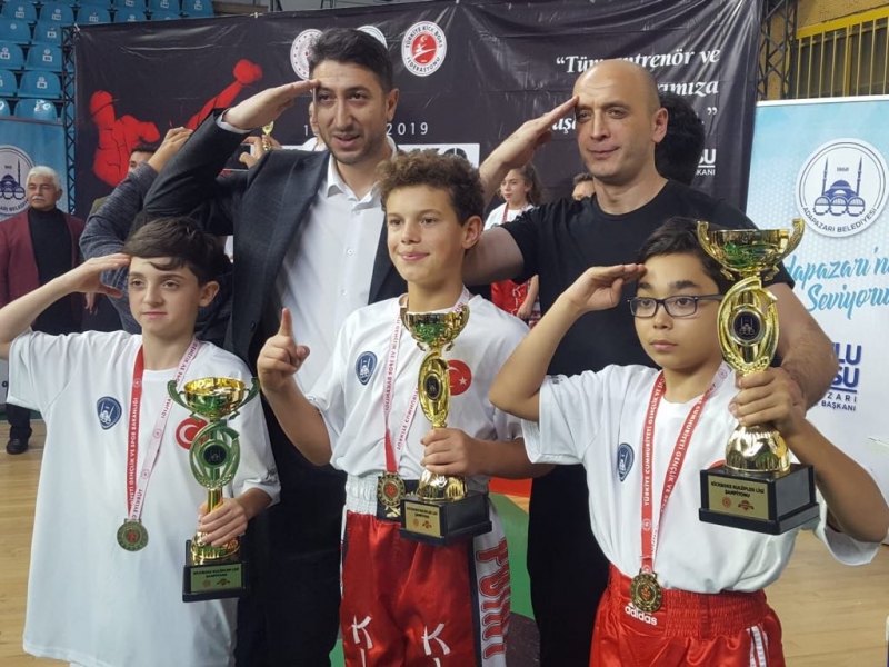 3 Şampiyonluk kupasıyla döndüler