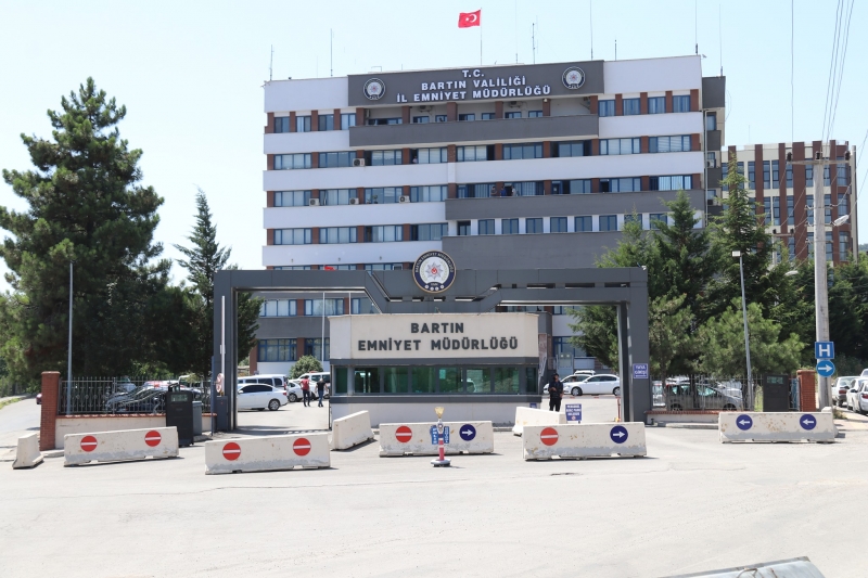 4 kişi tutuklandı, 1 kişi ev haspinde!