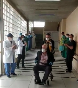 72 yaşındaki Üstünbaş, alkışlarla taburcu edildi