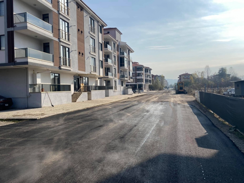 883. Sokak da asfaltlandı