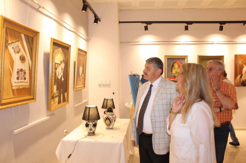 Ablak’ın sergisi Belediye Sanat Galerisi’nde açıldı
