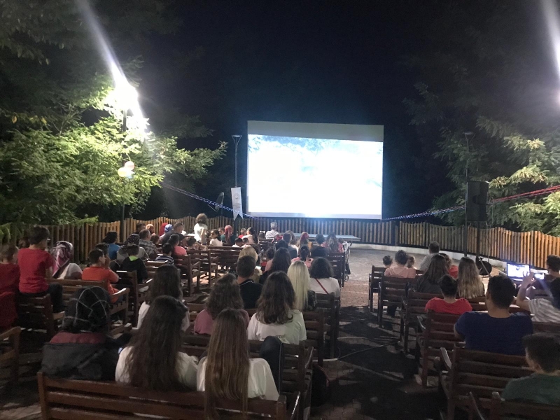 Açık hava sinemasında nostaljiyi yaşadılar