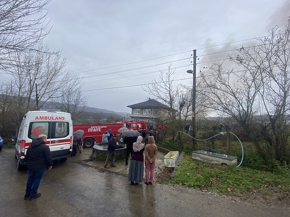 Ahırda çıkan yangın korkuttu
