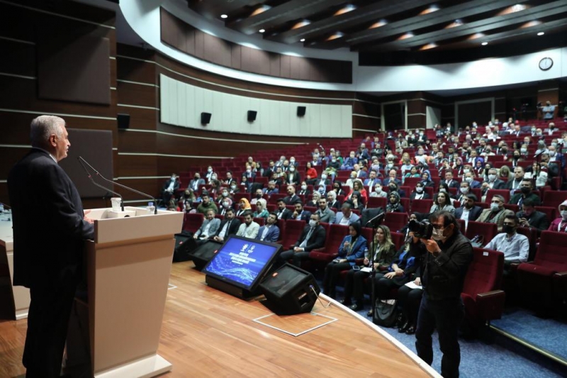 AK Parti’de ‘dijital dönüşüm’ anlatıldı