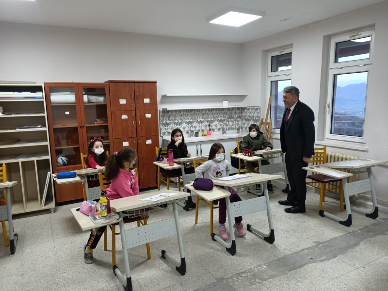 AK Parti’den BİLSEM’e ziyaret